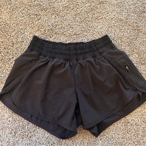 Lululemon Shorts sz 6 EUC